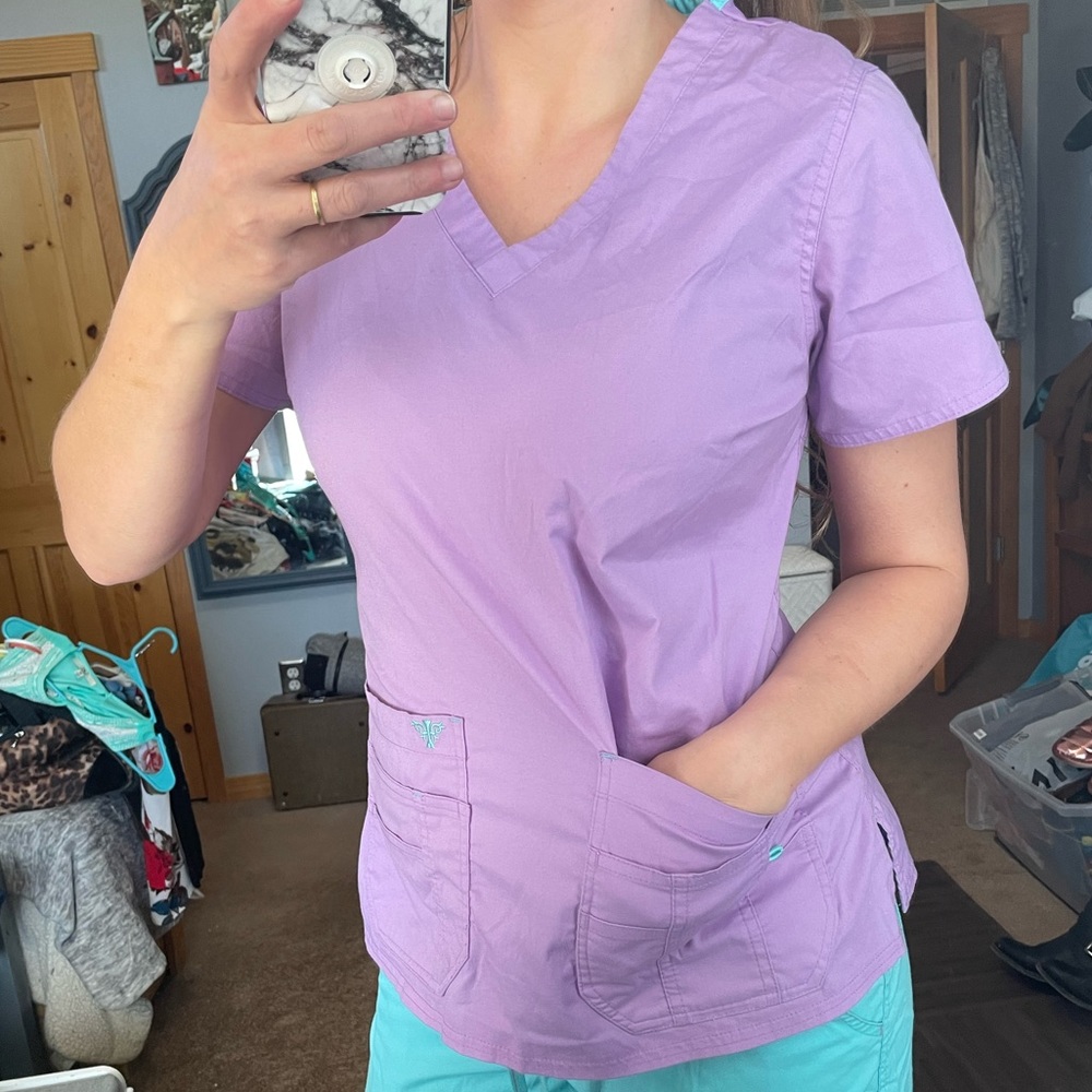 Med Couture E-Z Flex Purpke Scrub Top